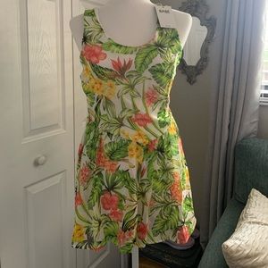 cute green tropical mini dress. new and perfect condition. never worn.